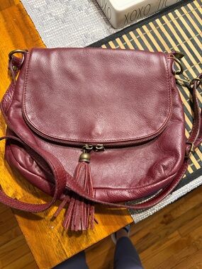 Vera Pelle Women's Burgundy Leather Crossbody Bag with Tassel